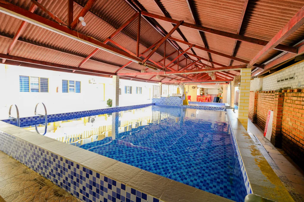 Kolam renang Riang Ria Resort